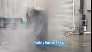 un test di simulazione di sicurezza di fuga termica per l'armadio di ricarica delle batterie agli ioni di litio