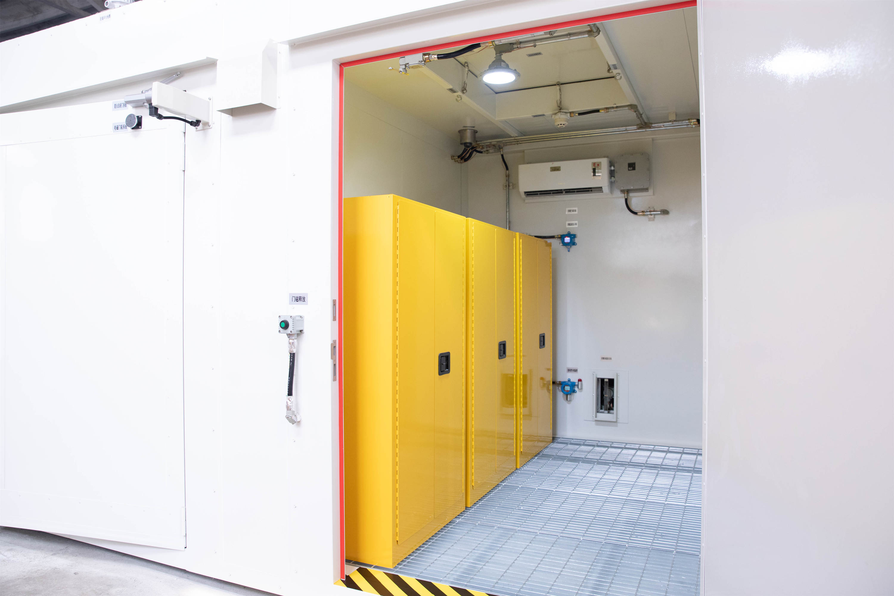 Ultimi blog aziendali su L'esplosione di Liuyang mette in luce le lacune di sicurezza: approccio tecnico dei sistemi di stoccaggio intelligenti a prova di esplosione