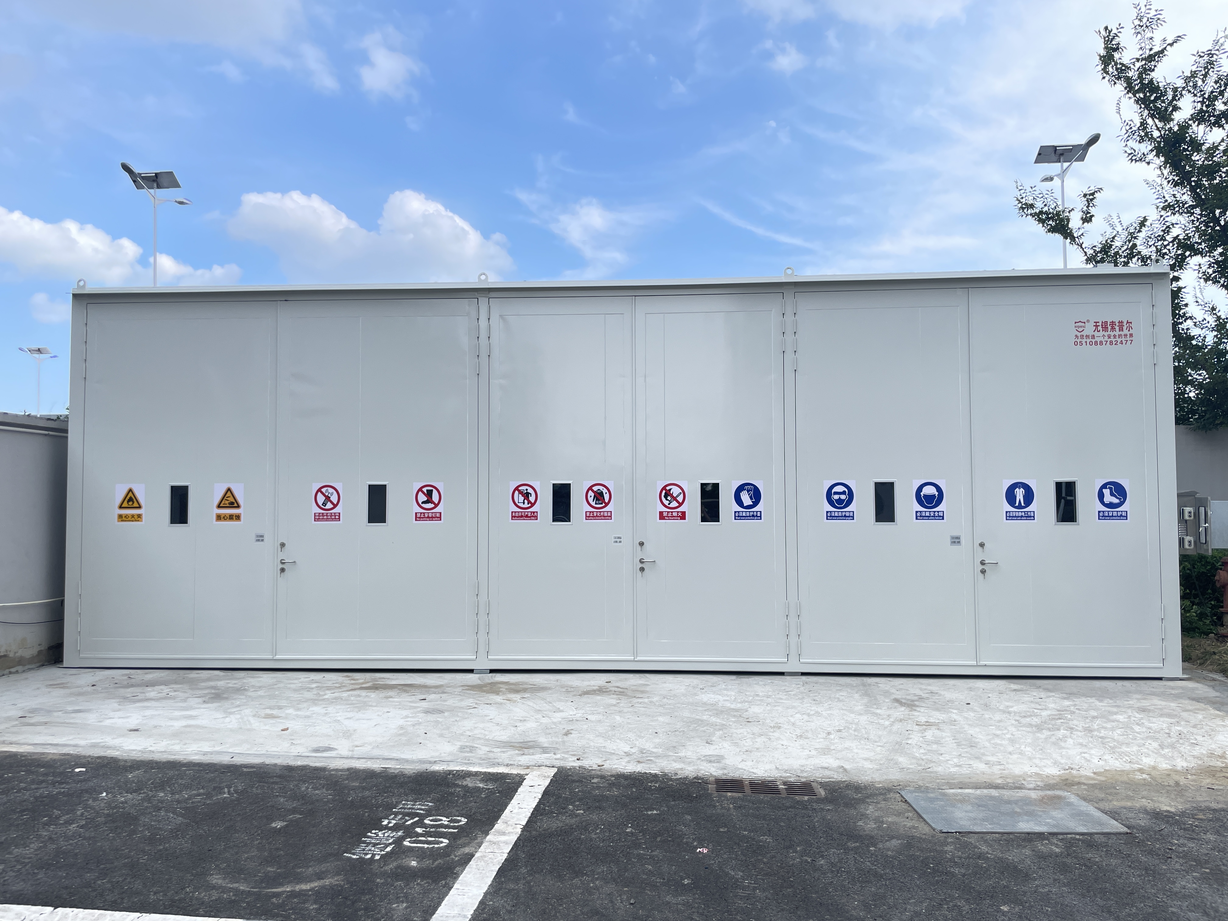 Ultimi blog aziendali su When Does Your Facility Need a Walk-In Dangerous Goods Storage Unit?